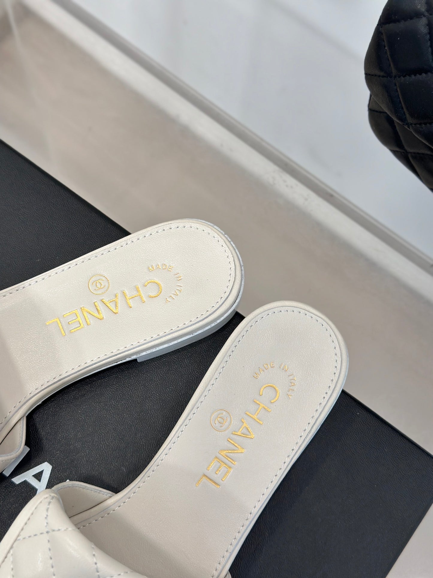 1WC254ZDE Stylish Slippers