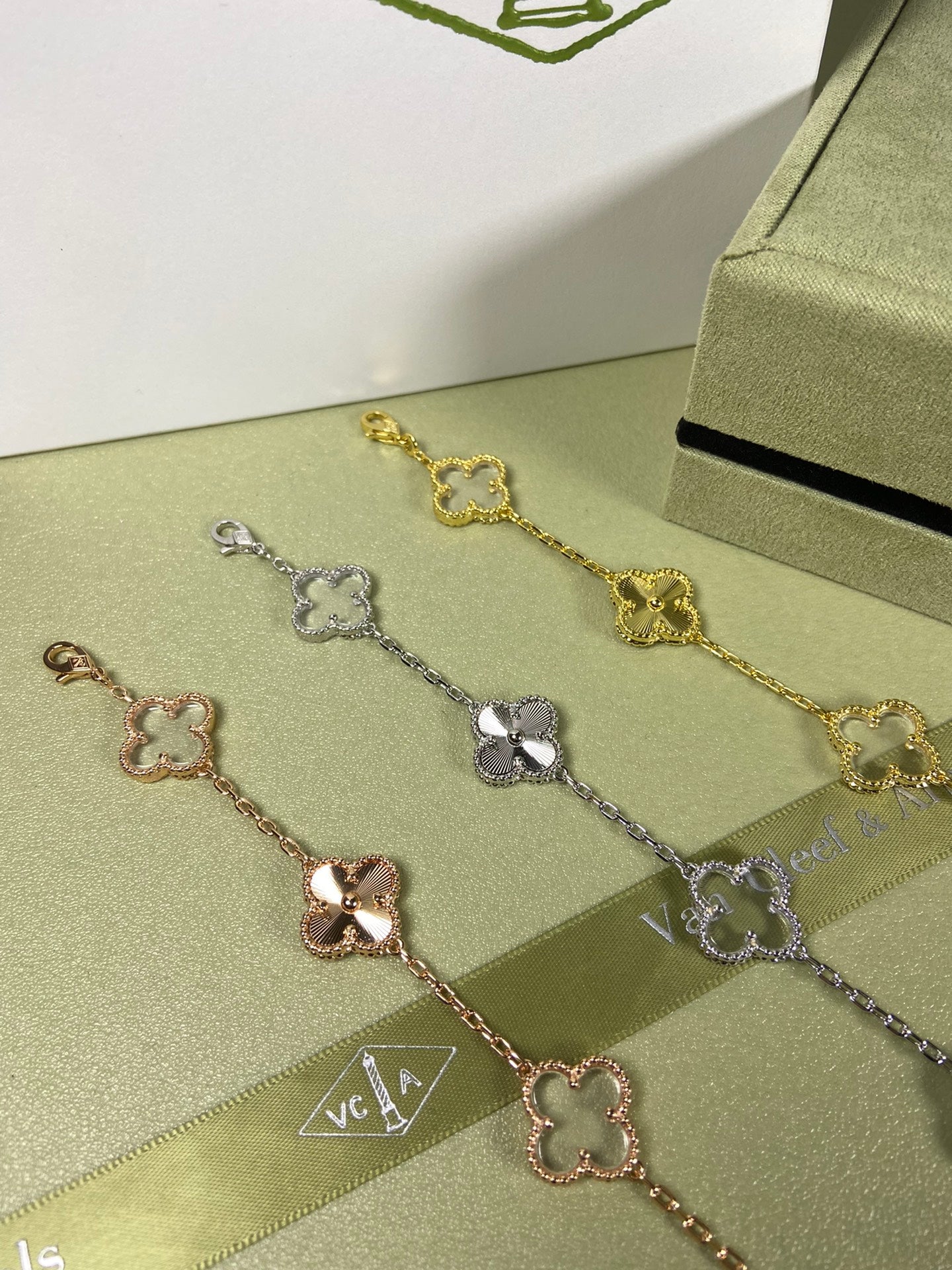 5XVA181KDE Stylish bracelets  5 flowers normal size1.5cm flower