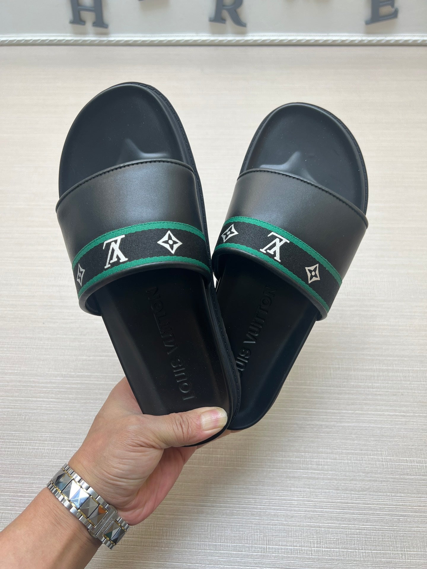 54E10ZDE Stylish slippers