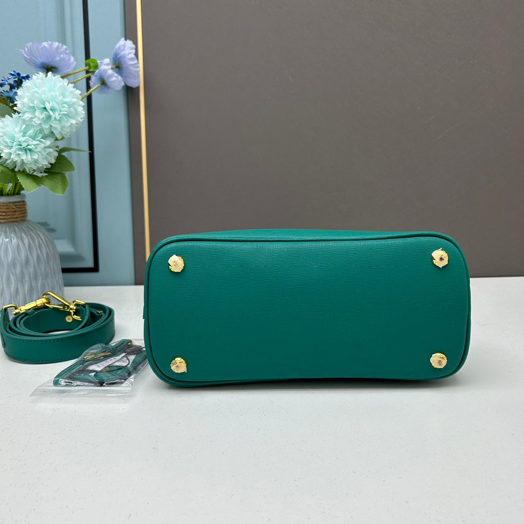 1XPD115BDE Stylish leather bag 