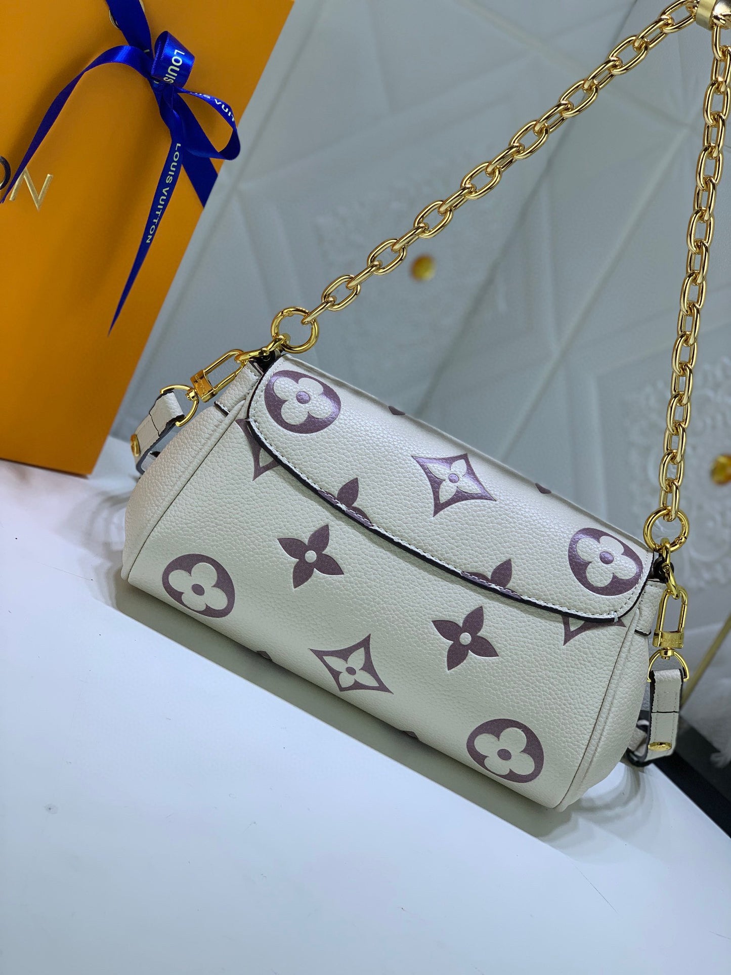 2XR363BDE Stylish leather bag 