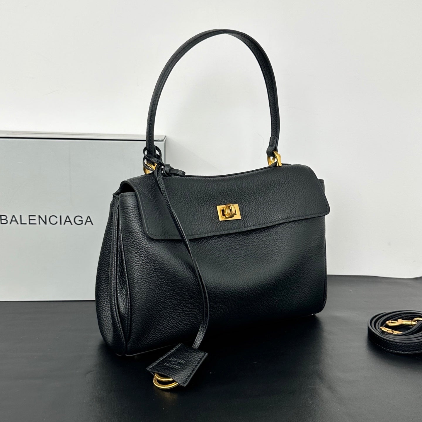 15XJ4BDE Stylish leather bag
