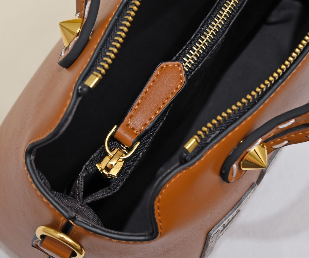 1WF110BDE Stylish leather bag