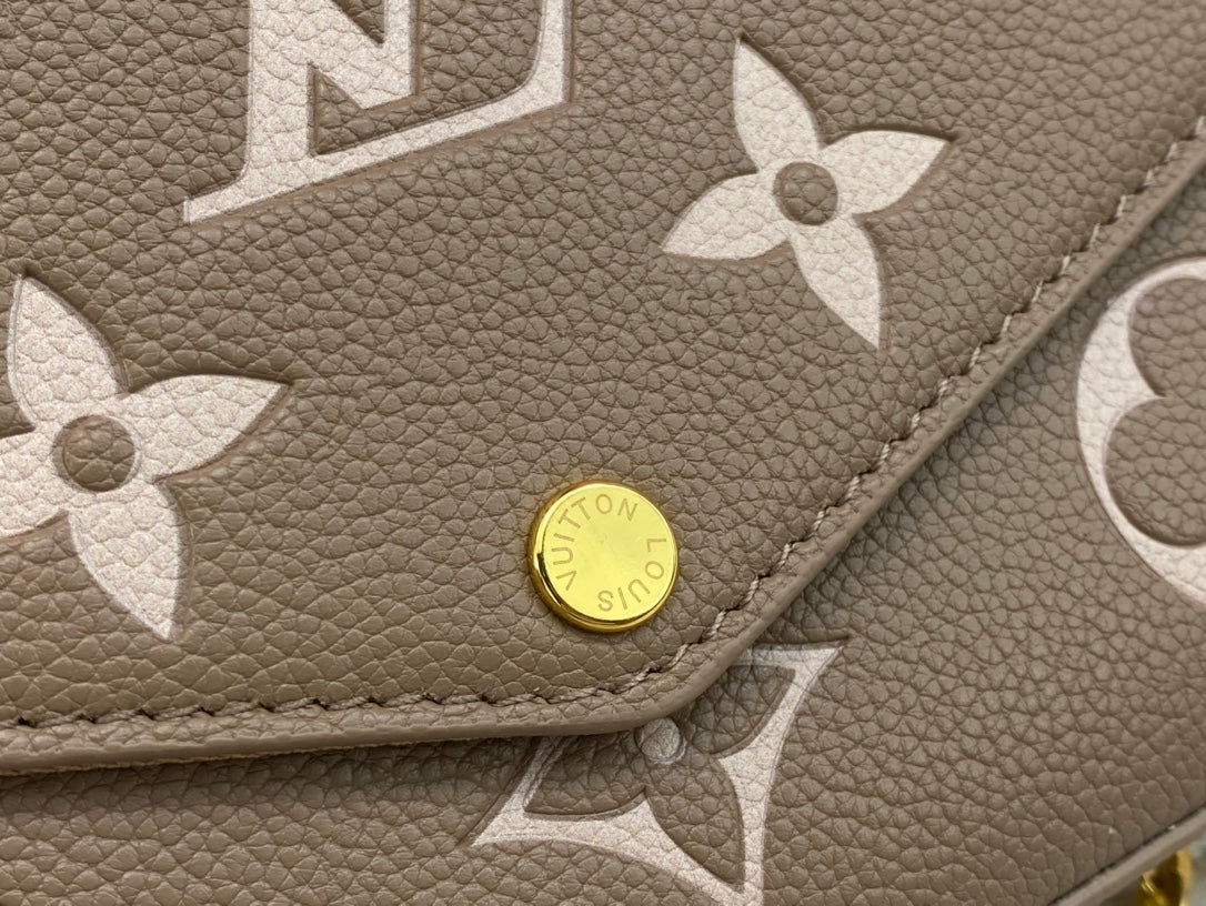 1XE173BDE Stylish leather bag 