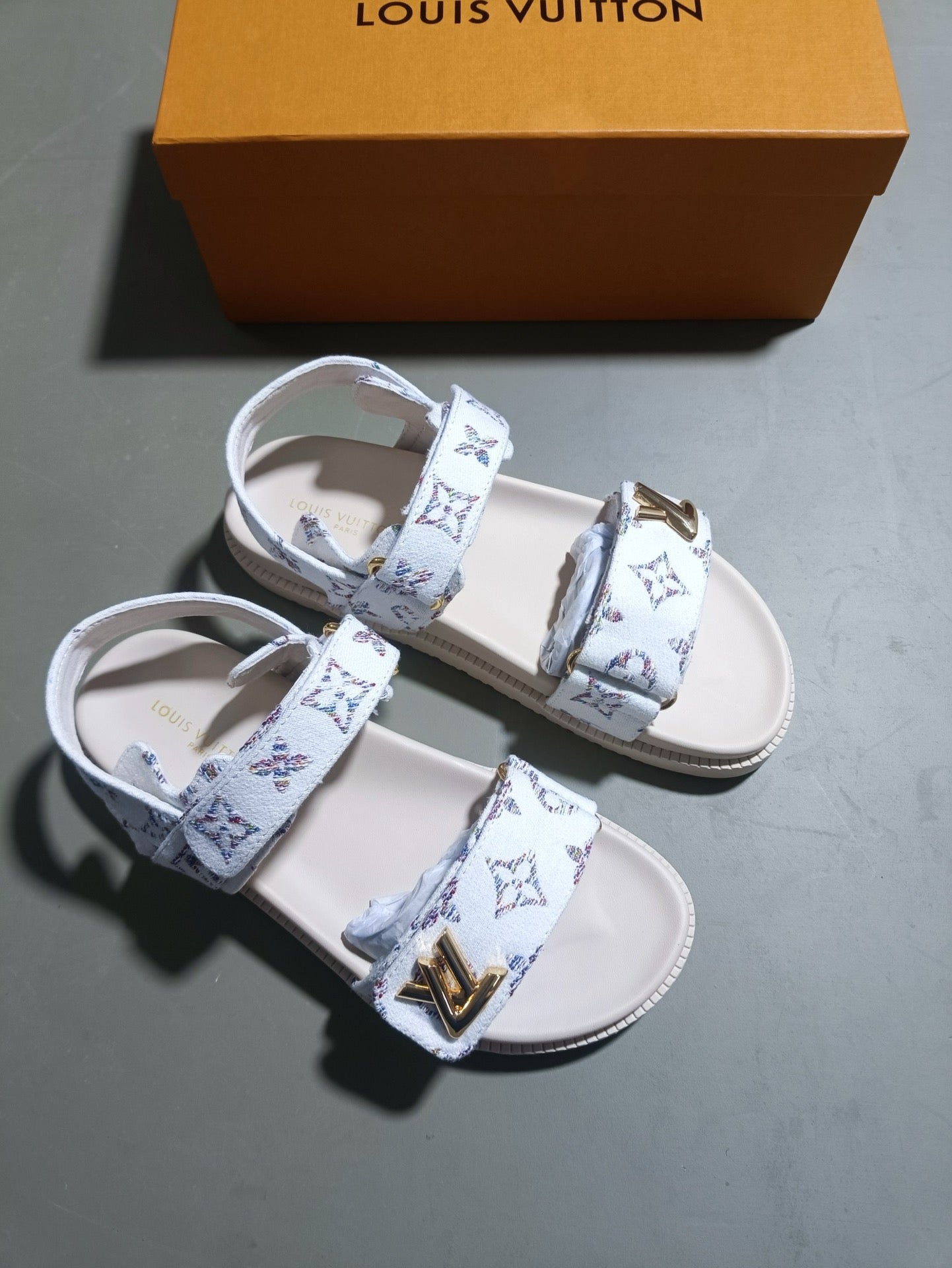 5LE211ZDE Stylish sandals