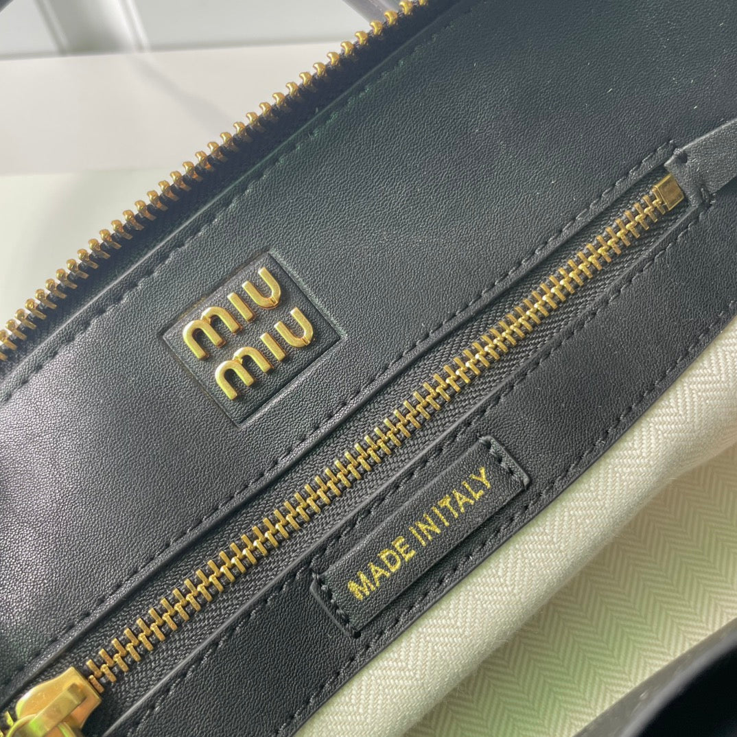 15RA40BDE Stylish leather bag