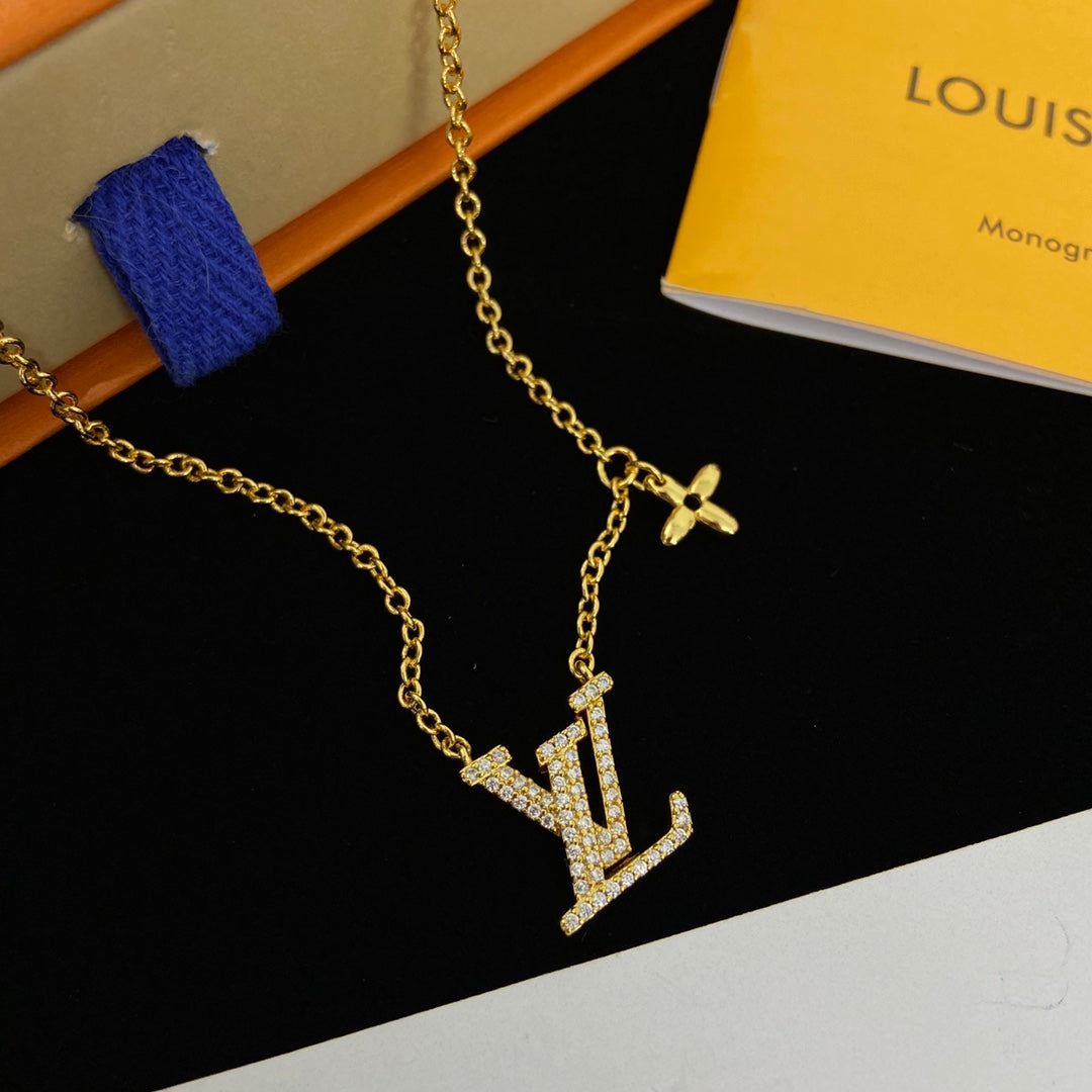 14E552XDE Stylish Earrings Bracelets Necklaces