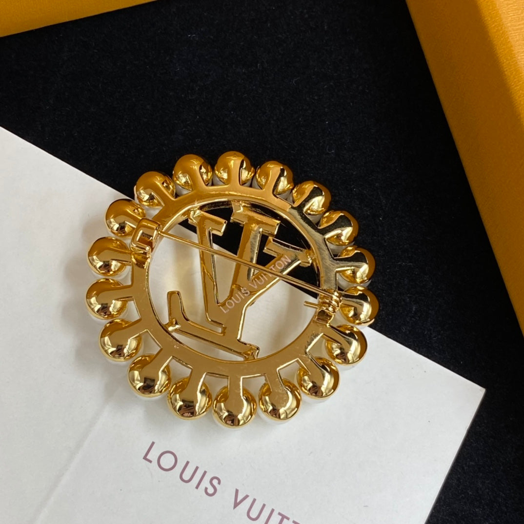 1YE342HDE Stylish Brooch