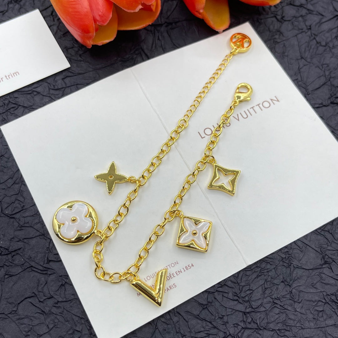 14E965KDE Stylish Bracelets