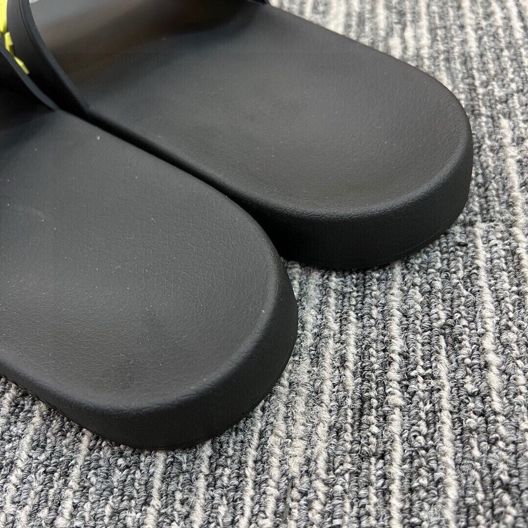 535ZR255ZDE Stylish Slippers