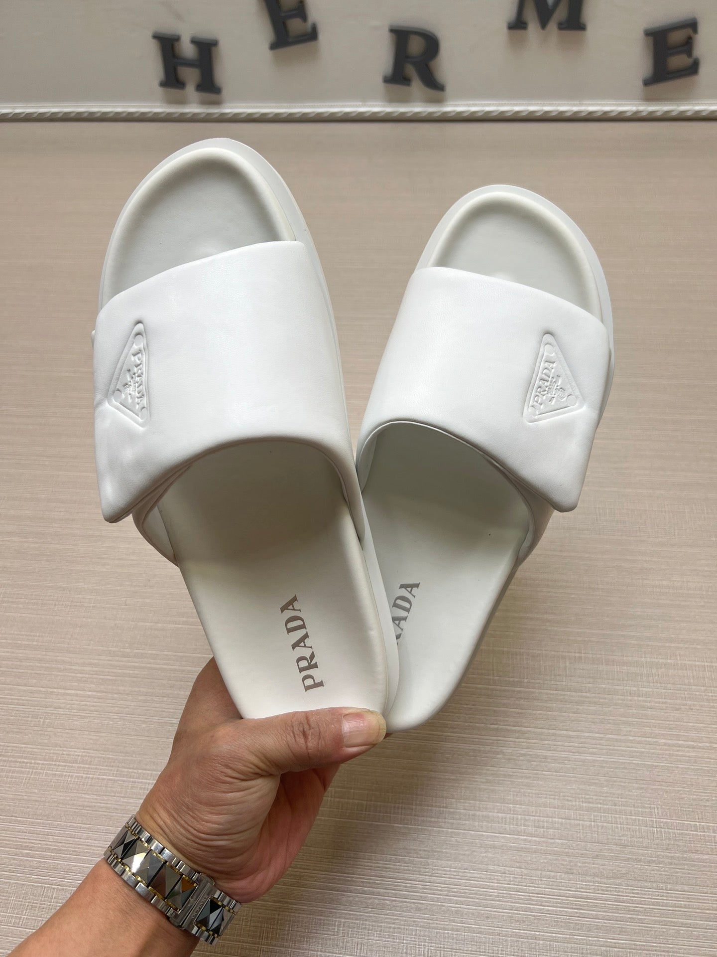 54PD7ZDE Stylish slippers