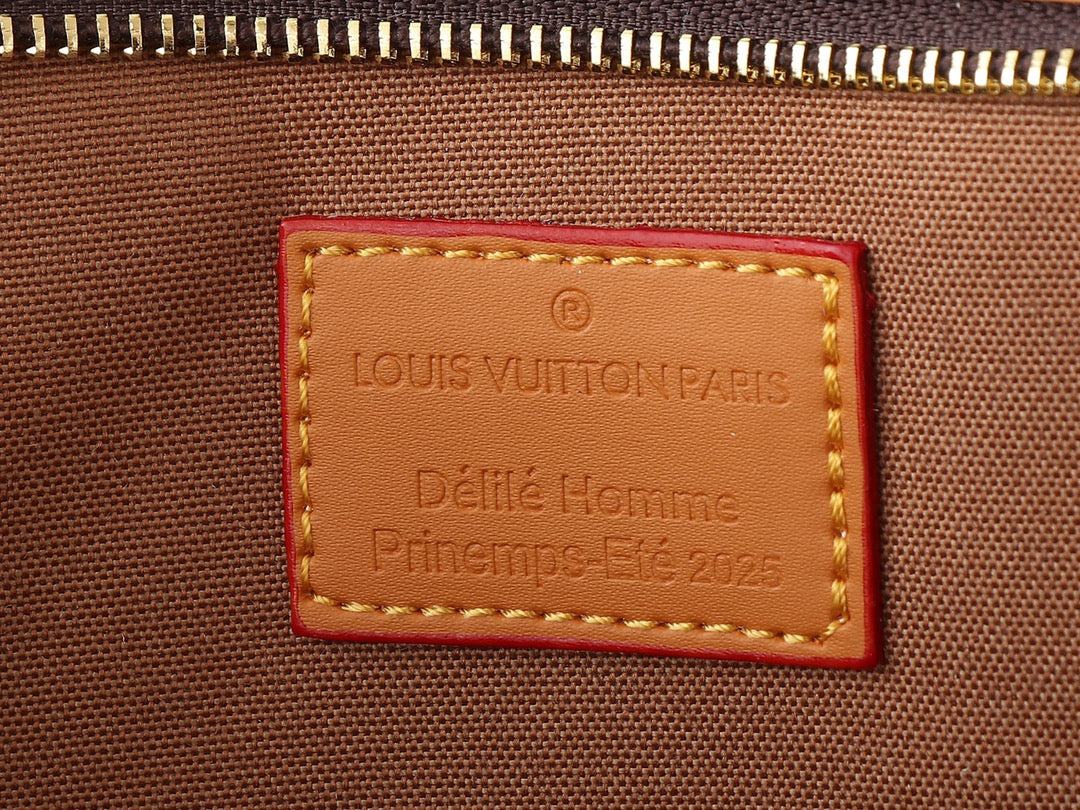 2WE31BDE Stylish leather bag