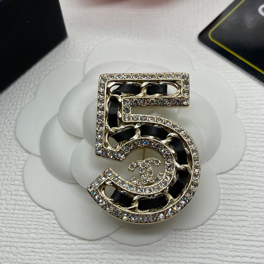 14C846EDE StylishBrooch