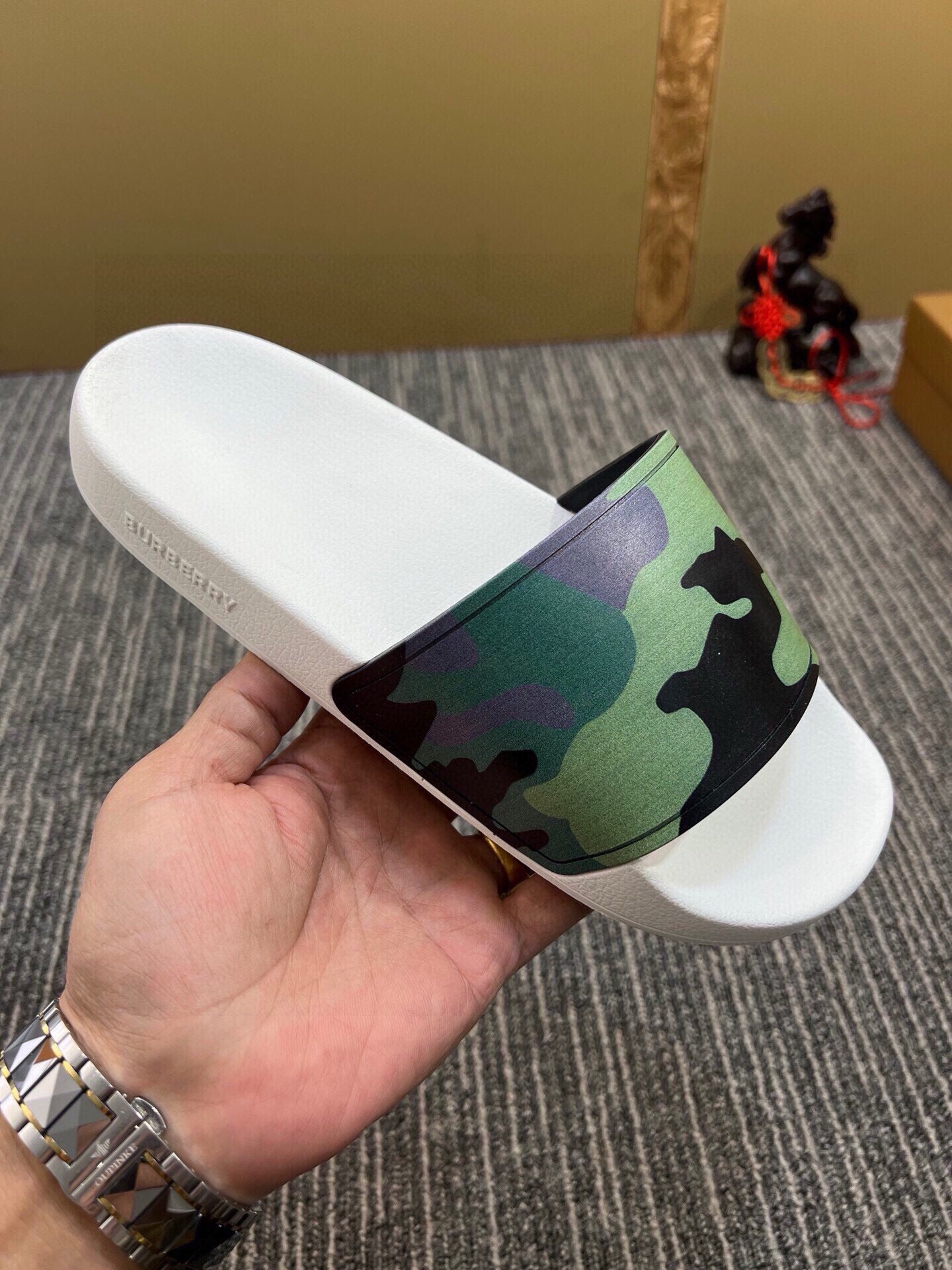 535ZR261ZDE Stylish Slippers