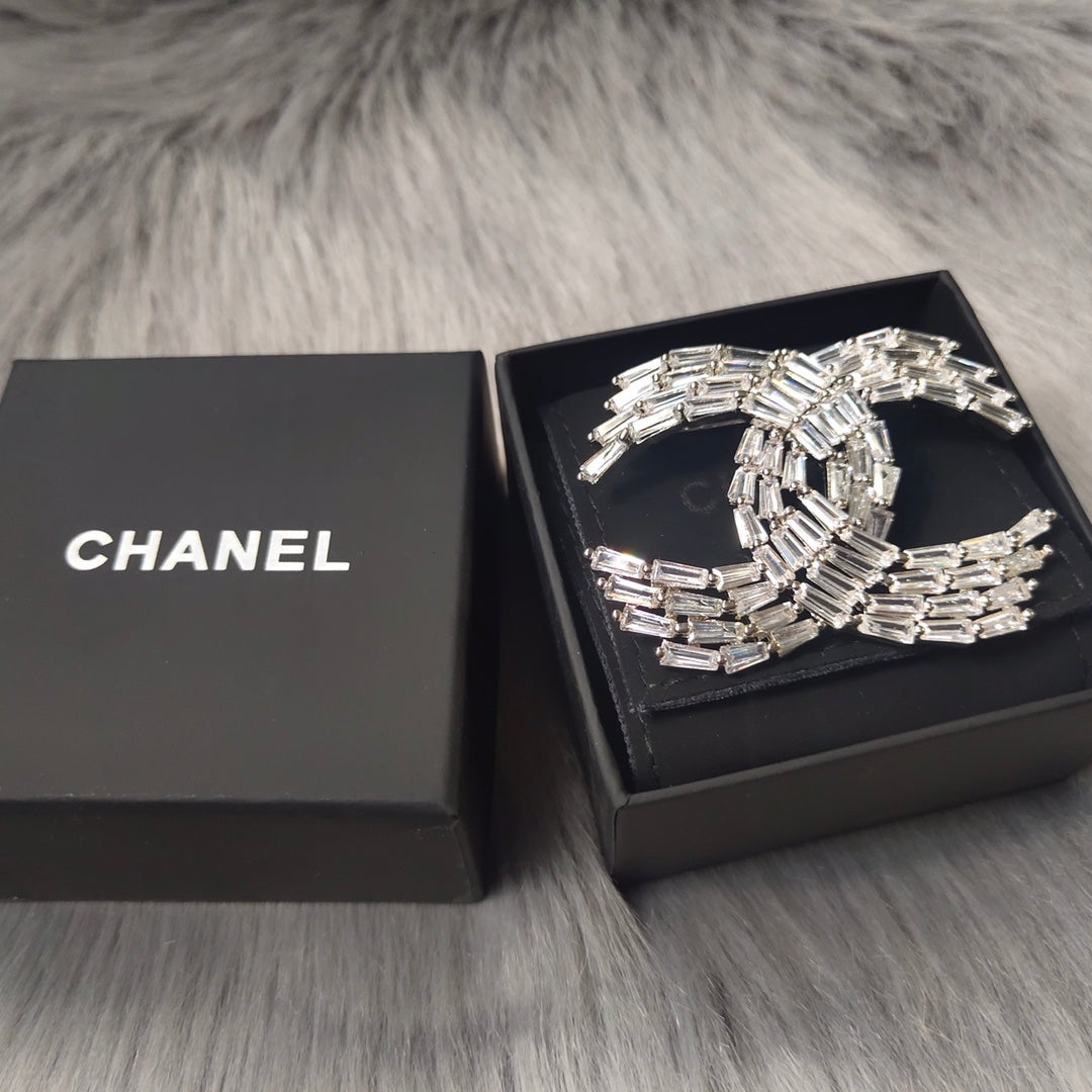 14C546XDE Stylish Brooch