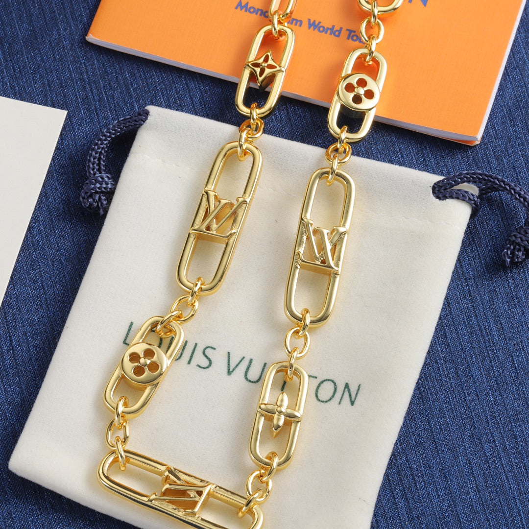 175R35XDE Stylish  Necklaces