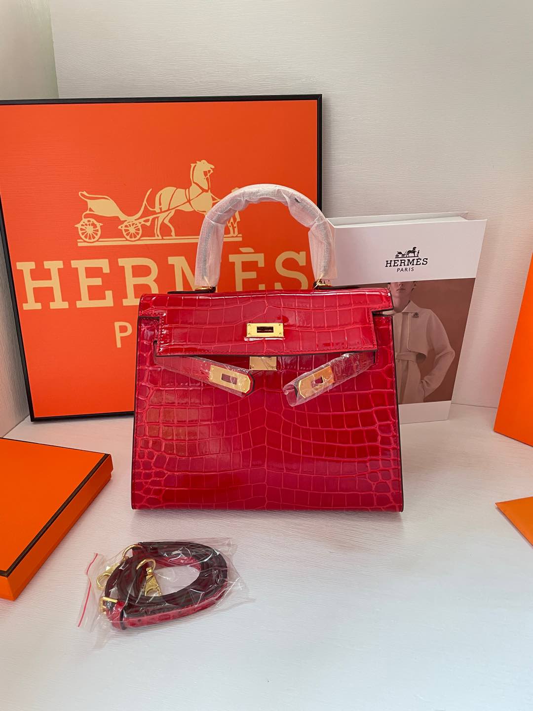 2WH28BDE Stylish leather bag