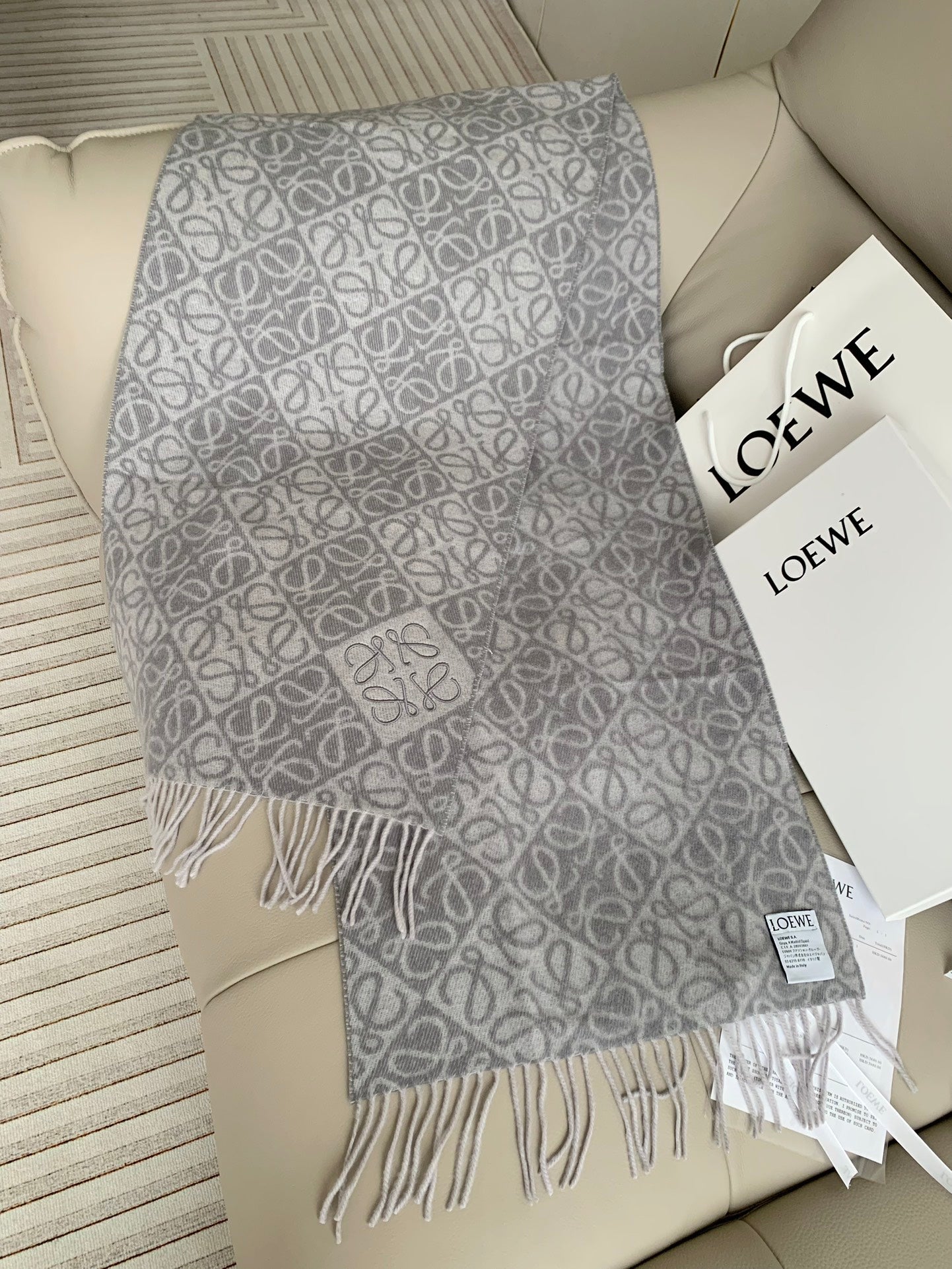 185RA64WDE Stylish Winter Scarves