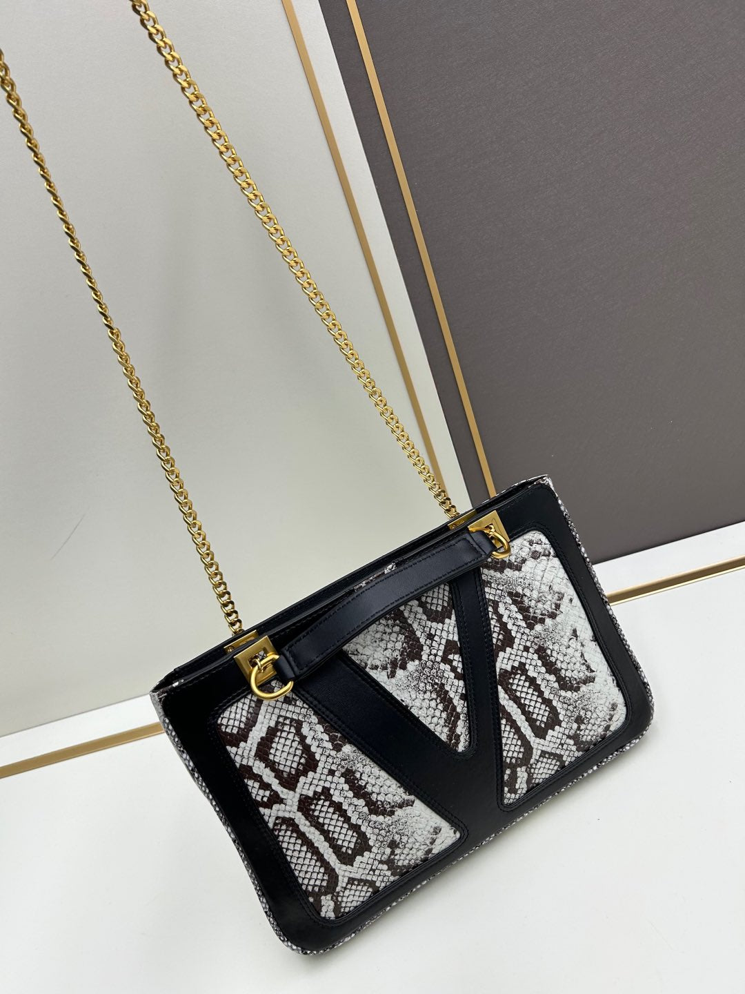 2WVL47BDE Stylish leather bag