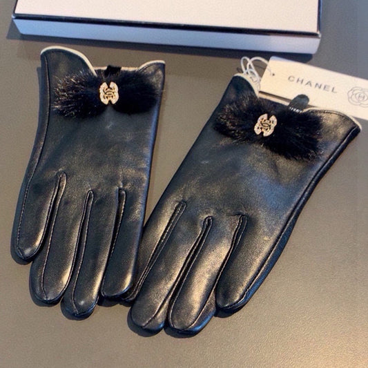 14C15SDE Stylish sheepskin gloves