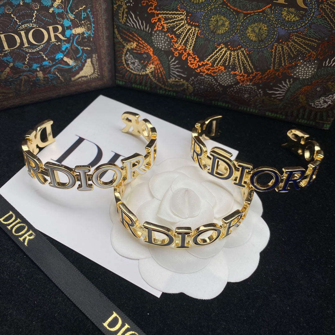 1D206KDE Stylish Bracelets