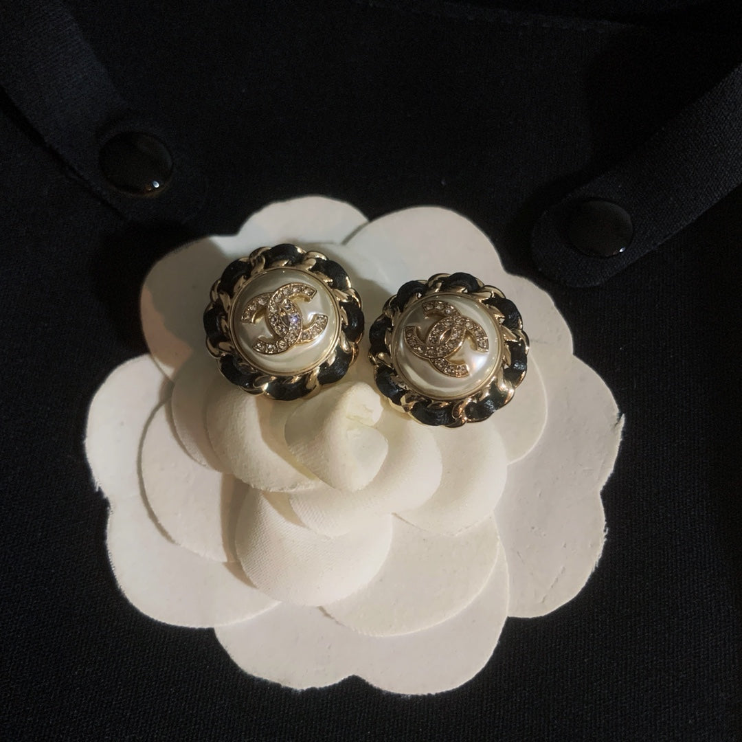 1YC165EDE Stylish Earrings