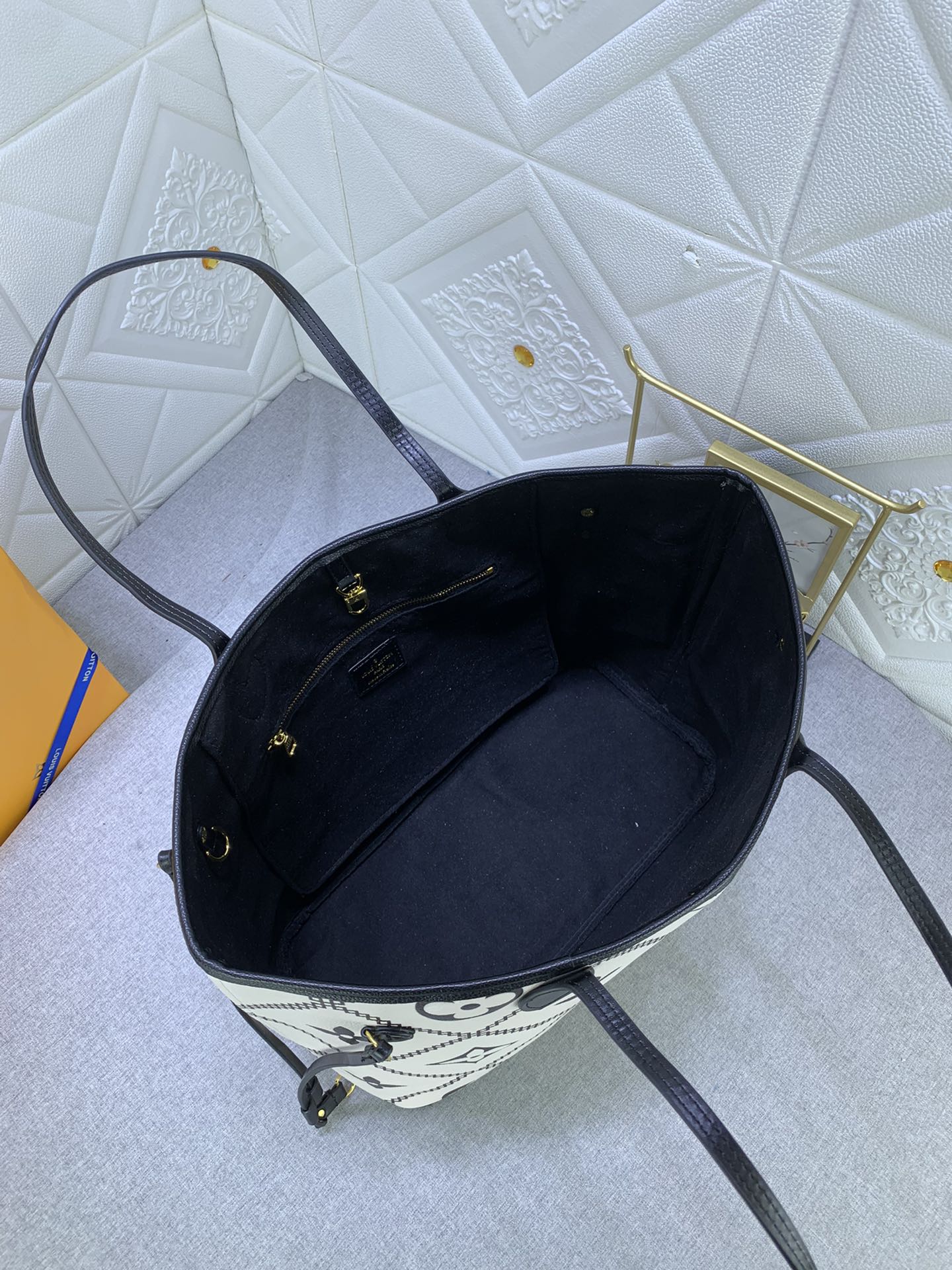 2XE88BDE Stylish leather bag 