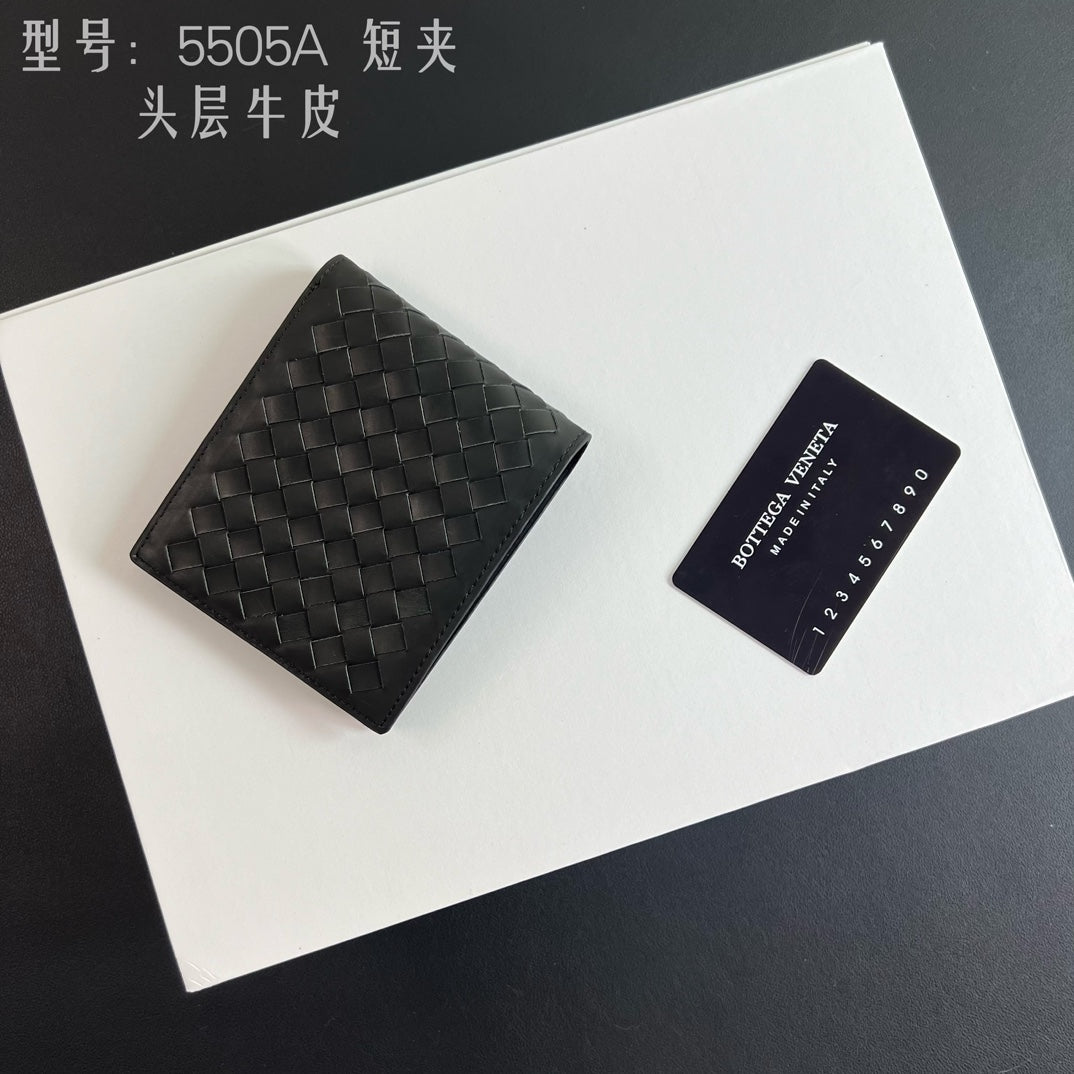 1XA82BDE Stylish leather wallet