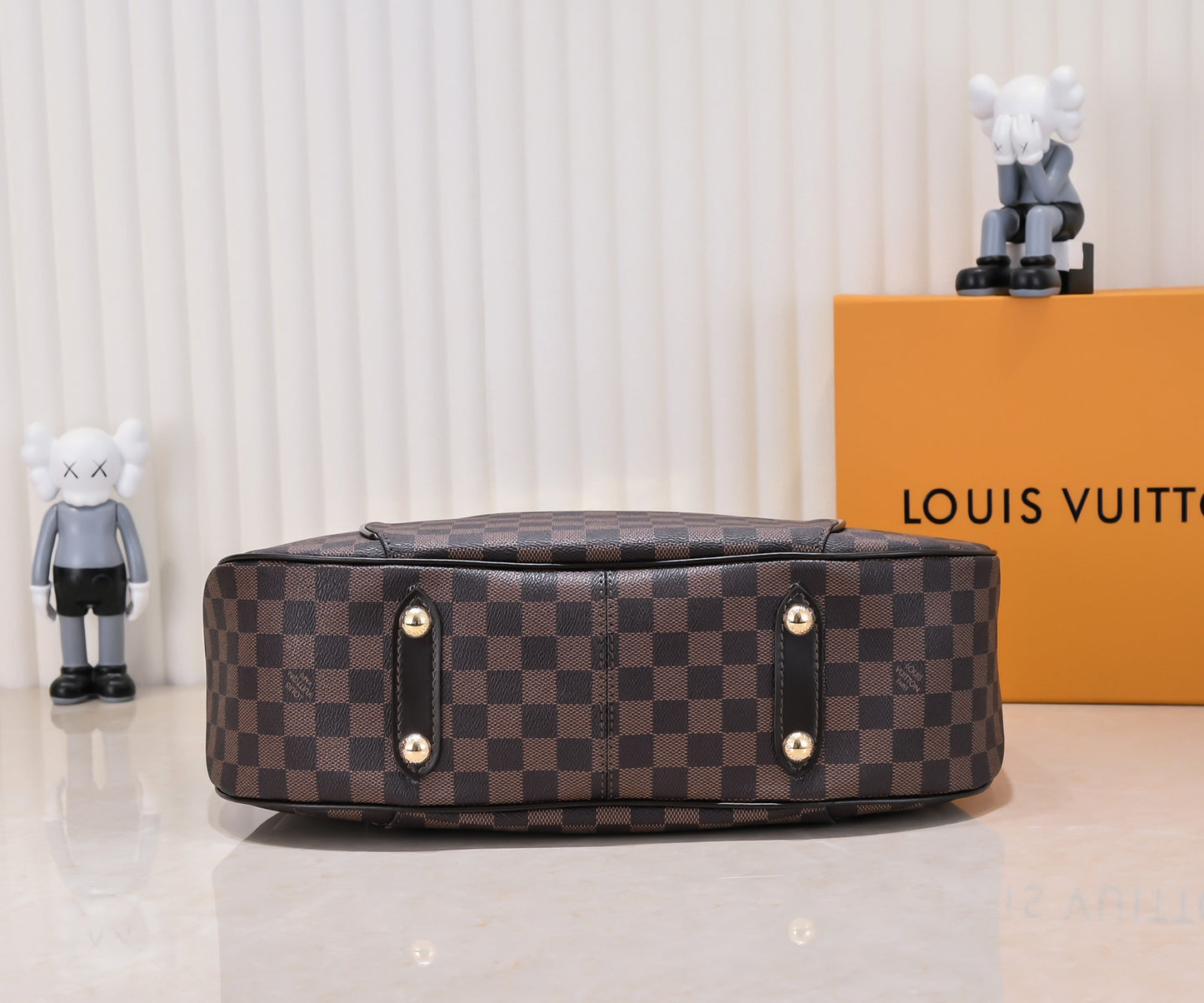 1XE63BDE Stylish leather bag 