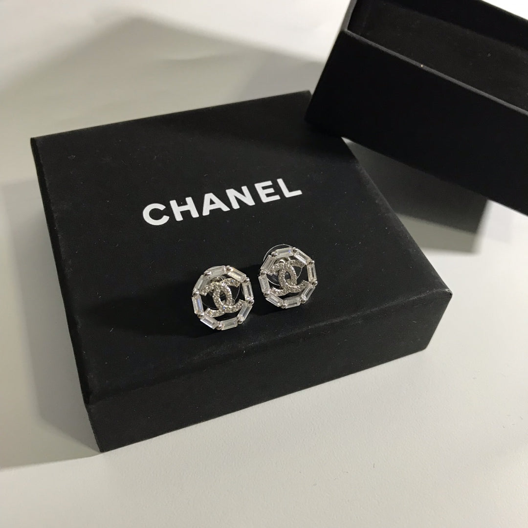 14C793EDE Stylish Earrings