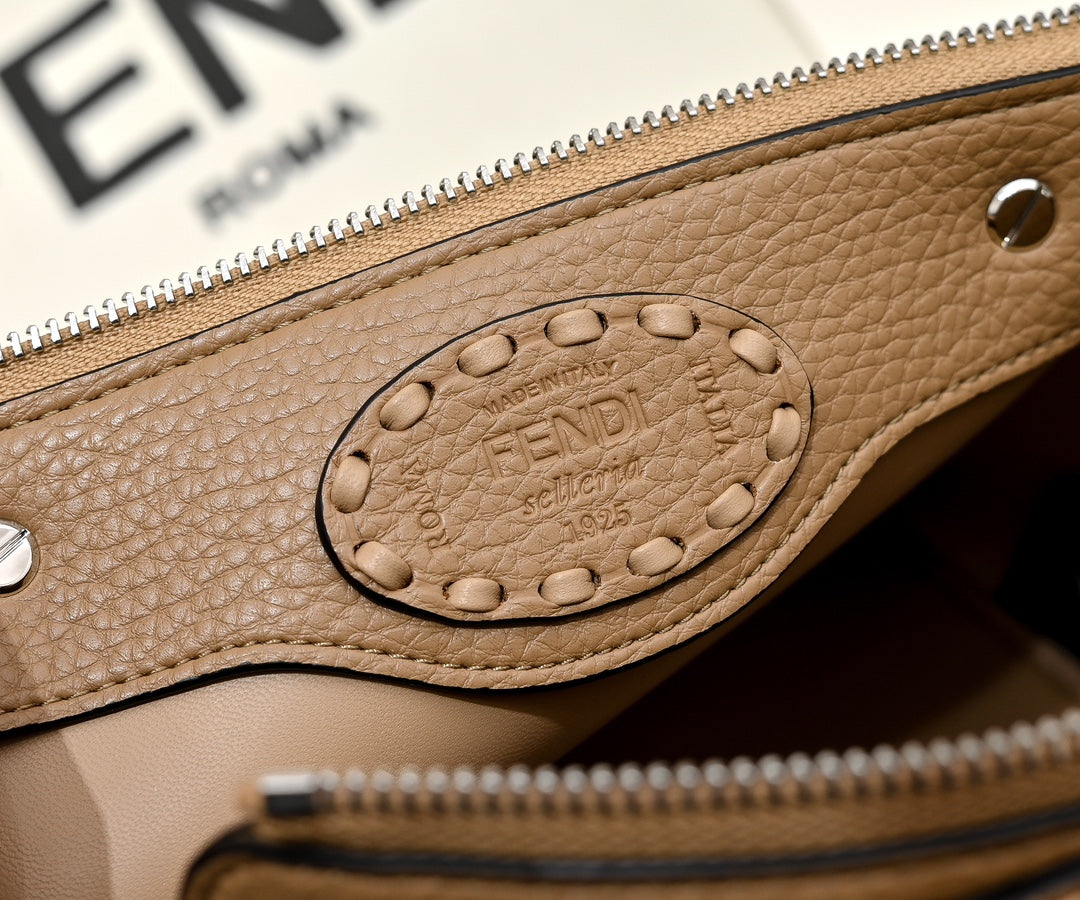 1WF109BDE Stylish leather bag