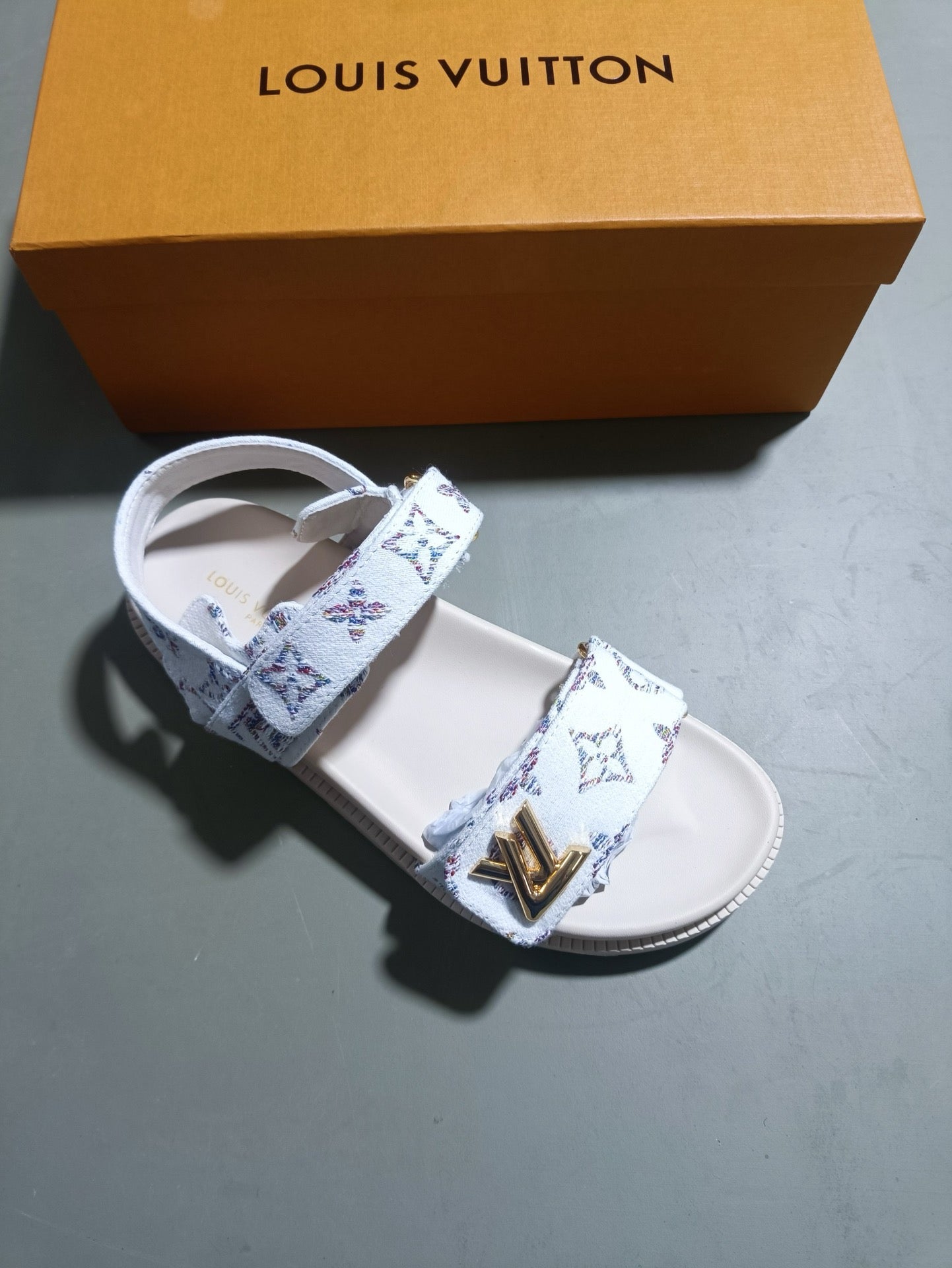 5LE211ZDE Stylish sandals