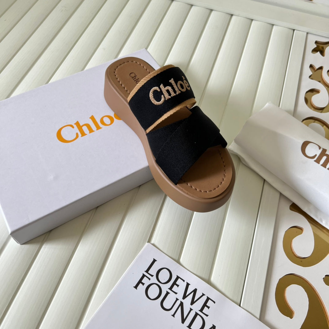 14B138ZDE Stylish Slippers