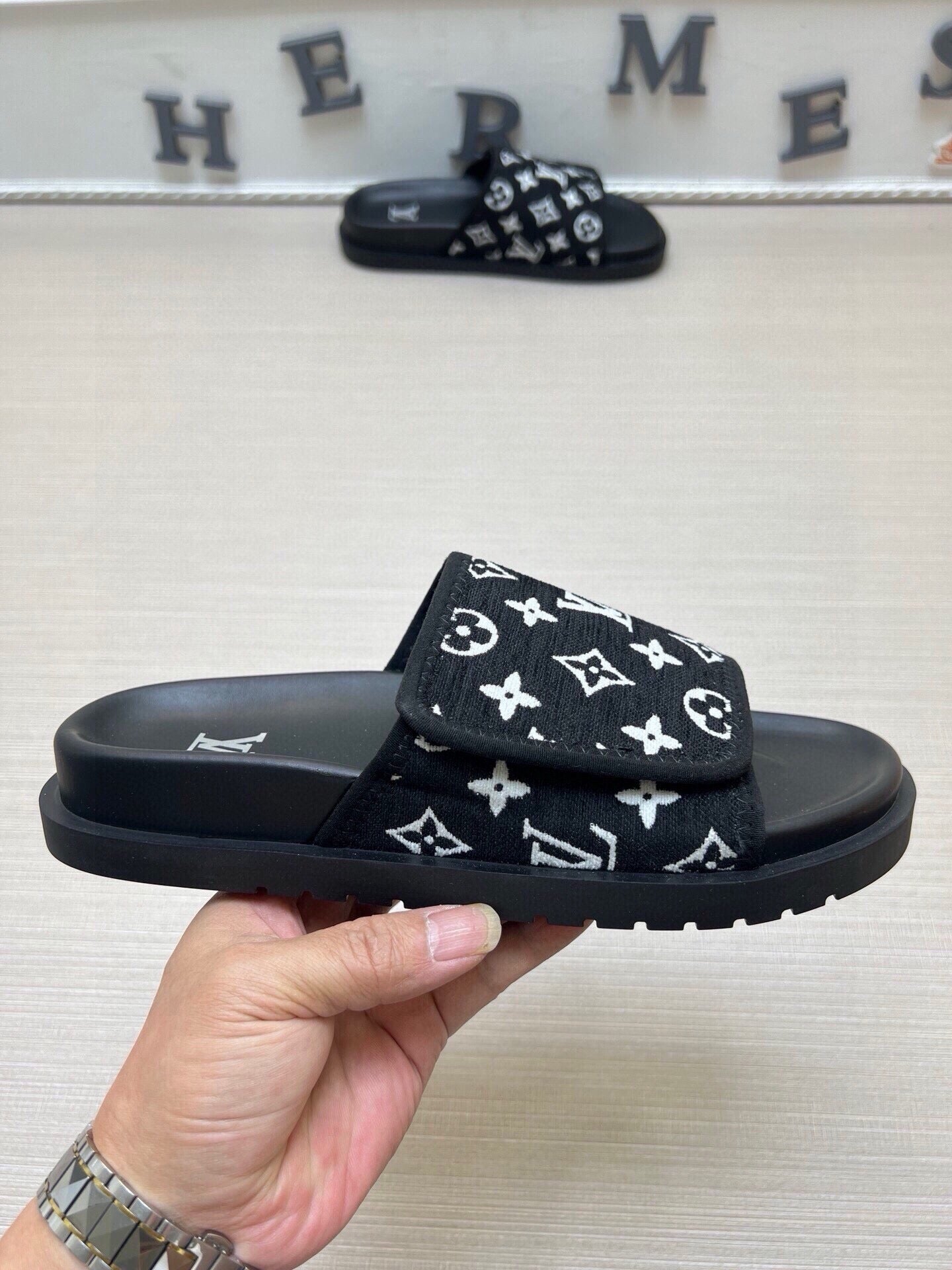 5LE209ZDE Stylish Slippers