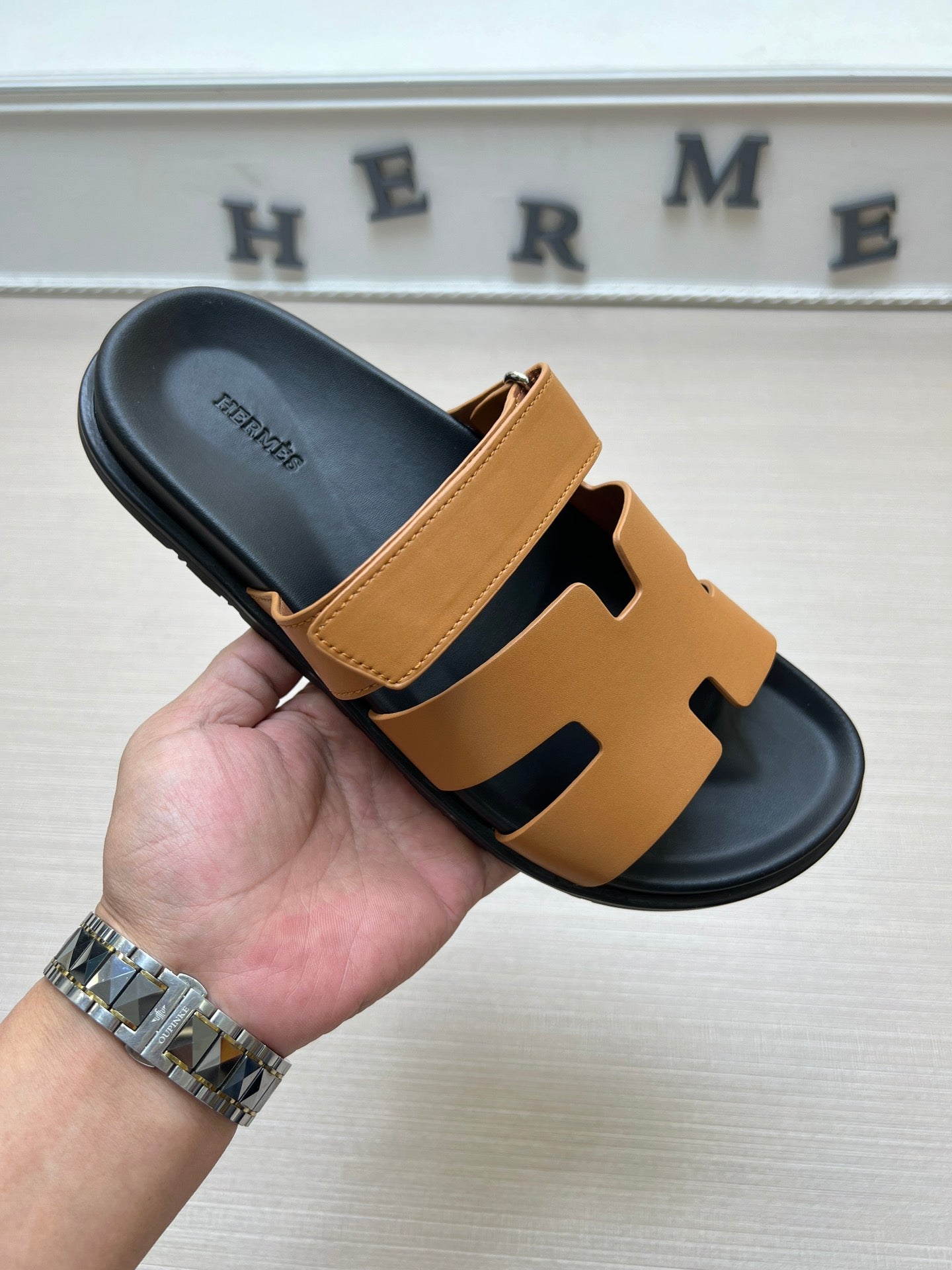 54H1ZDE Stylish slippers