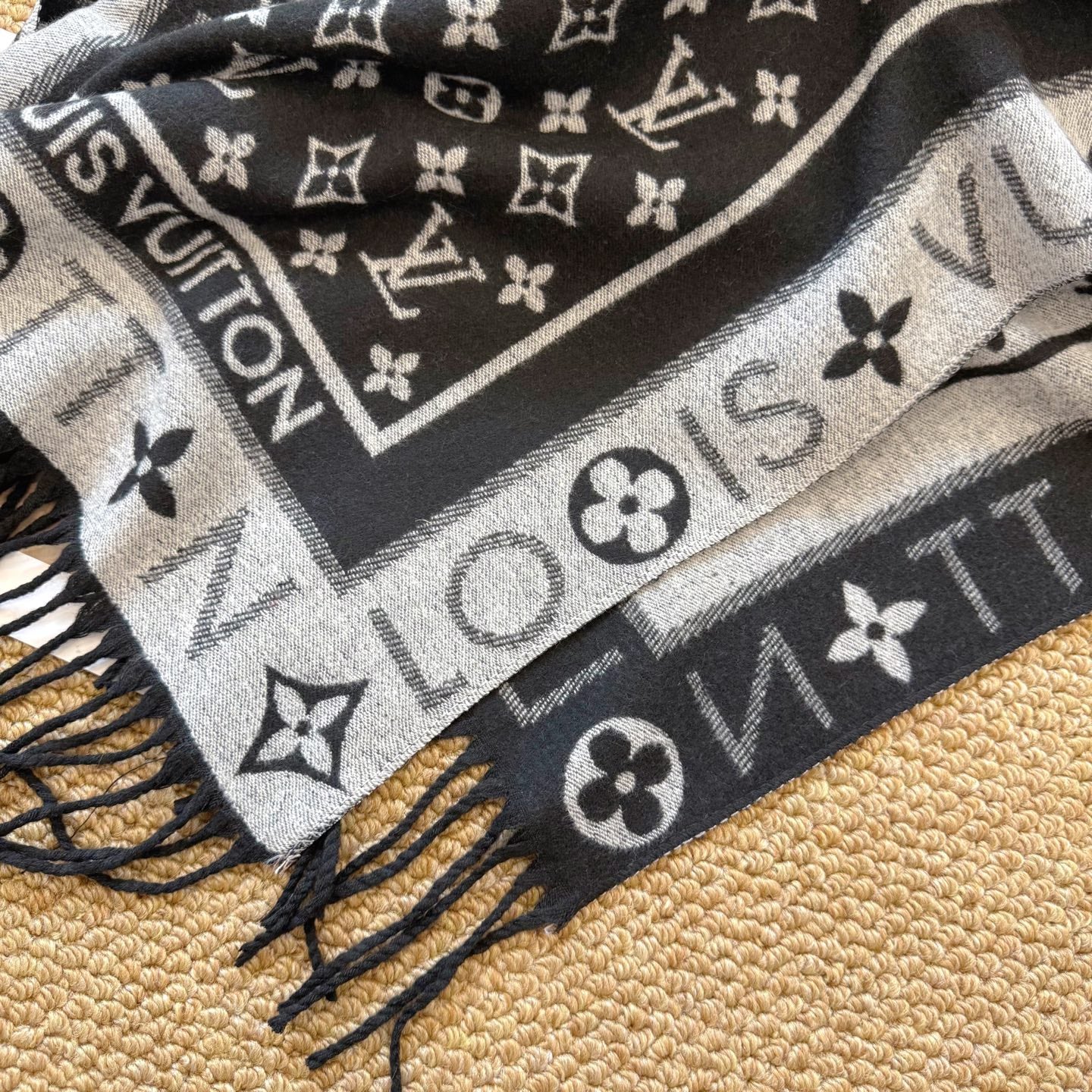 185ZE34WDE Stylish Winter Scarves