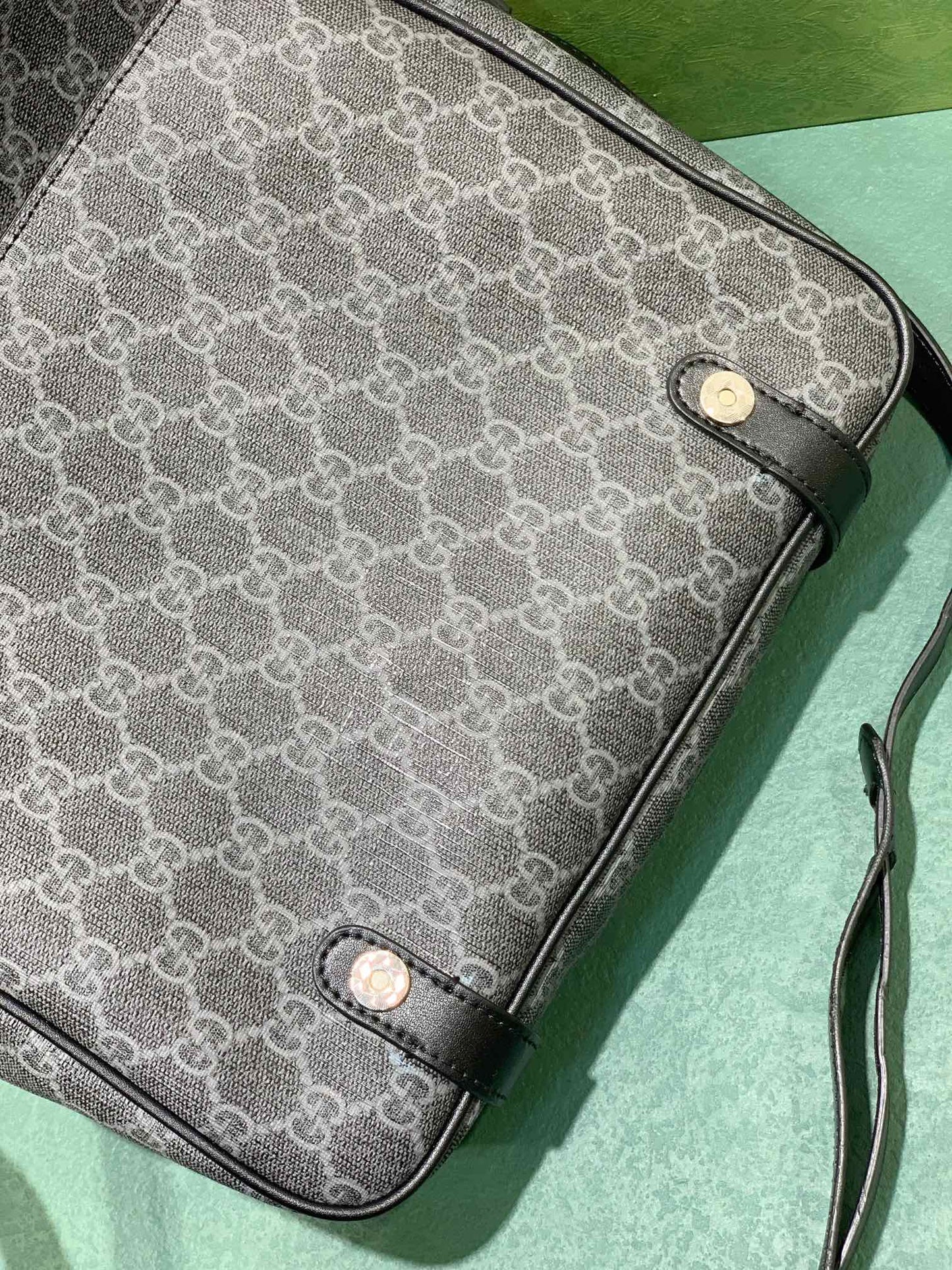 1XB271BDE Stylish leather bag 