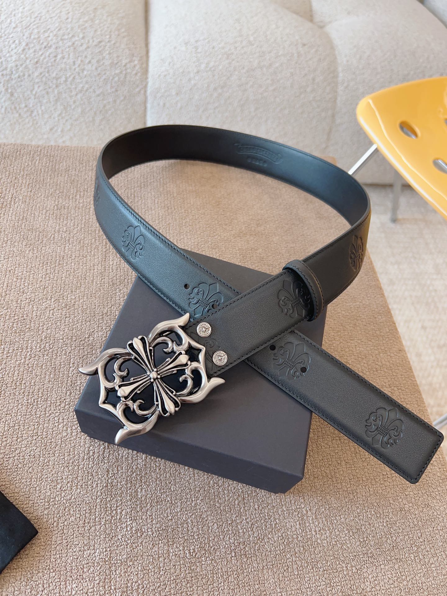 255RA17PDE Stylish  High quality belt With full package