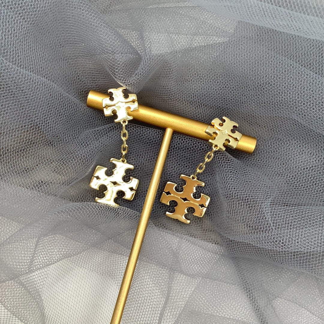 14A468EDE Stylish Earrings