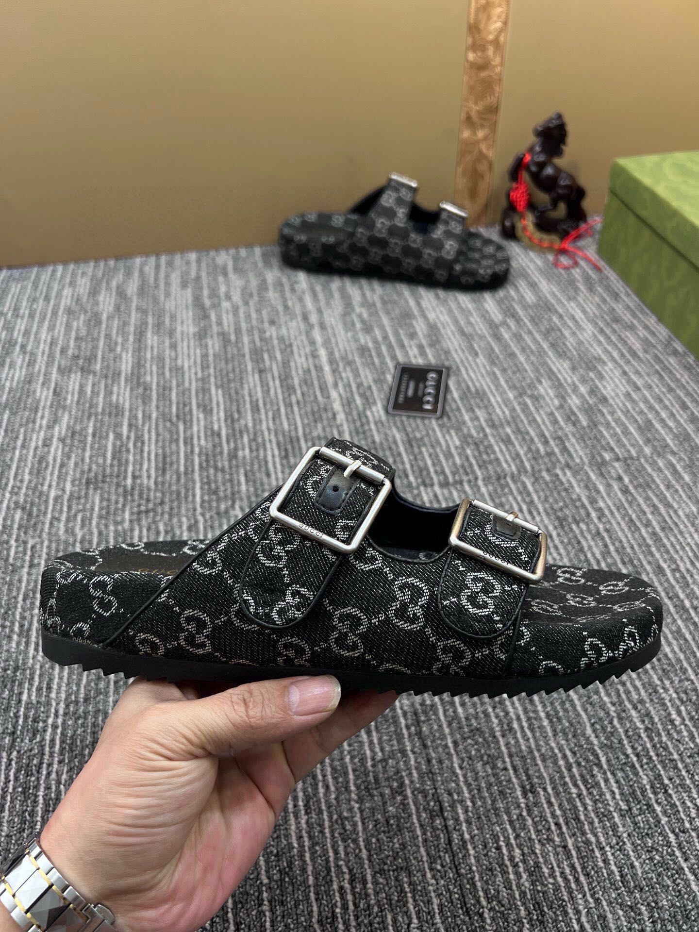 54B123ZDE Stylish slippers