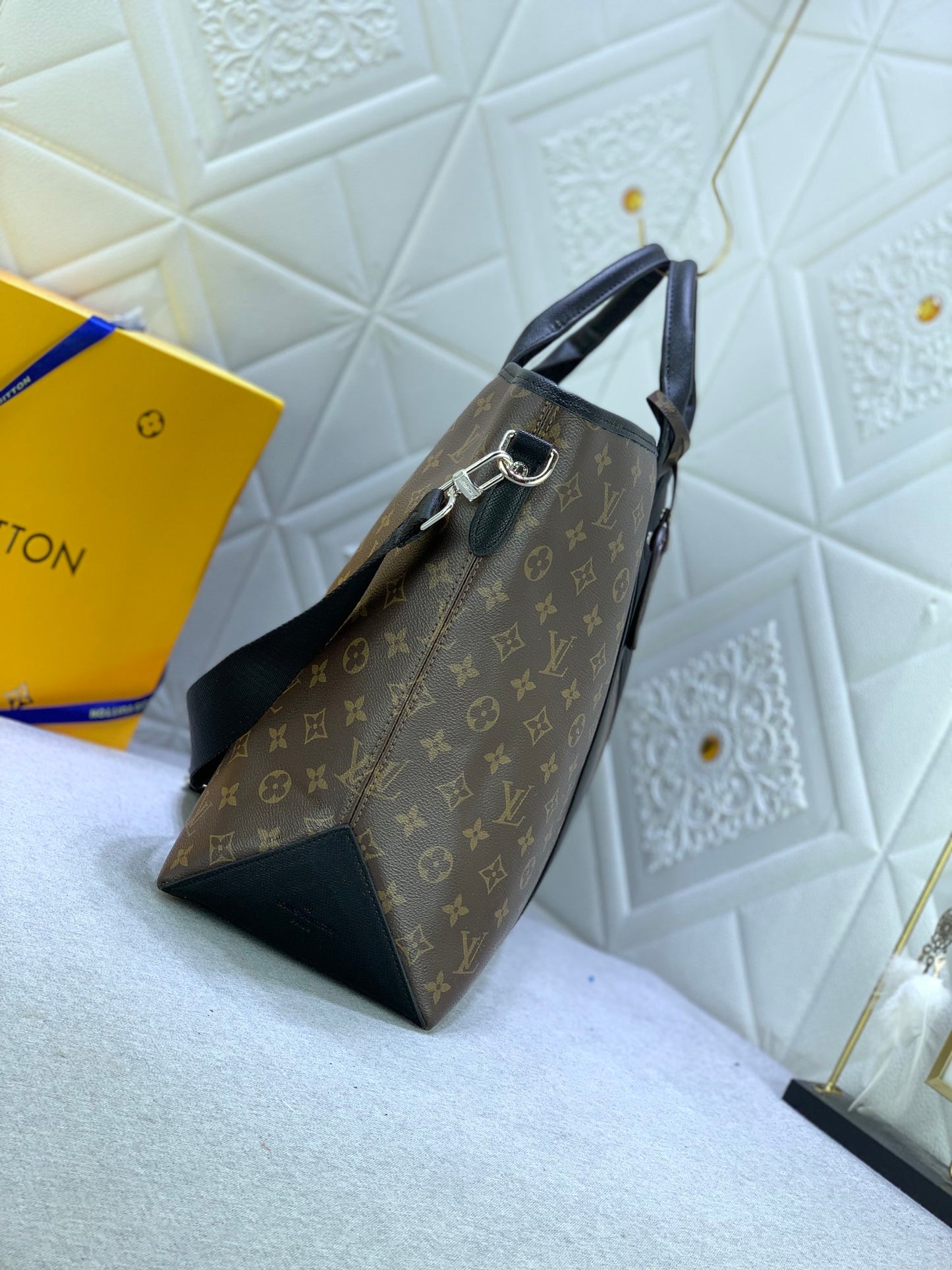 2XE350BDE Stylish leather bag 