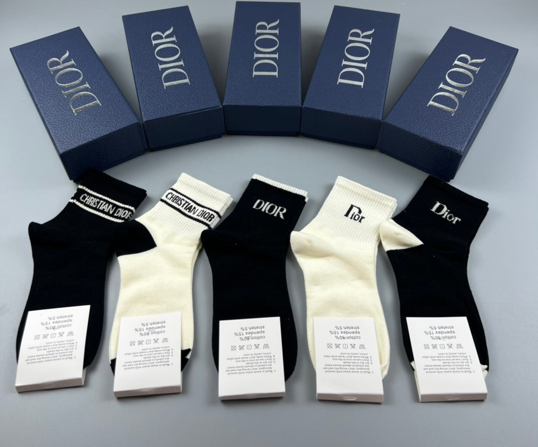 235QD68SDE Stylish socks(5 pairs )