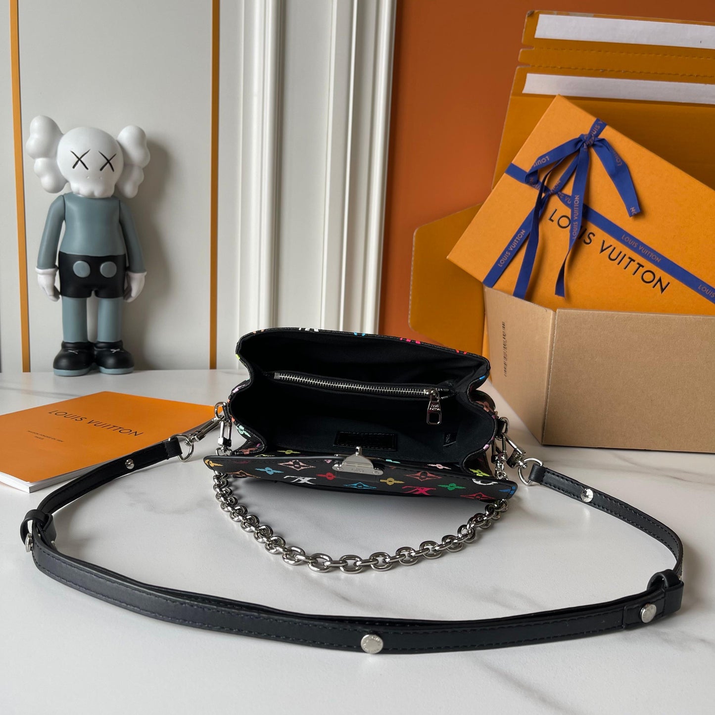 155NE38BDE Stylish leather bag