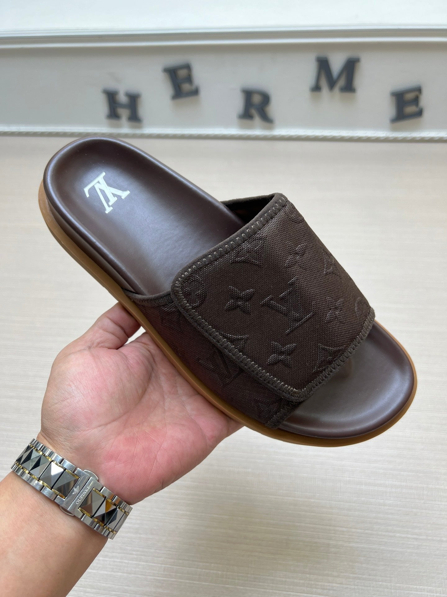 54E14ZDE Stylish slippers