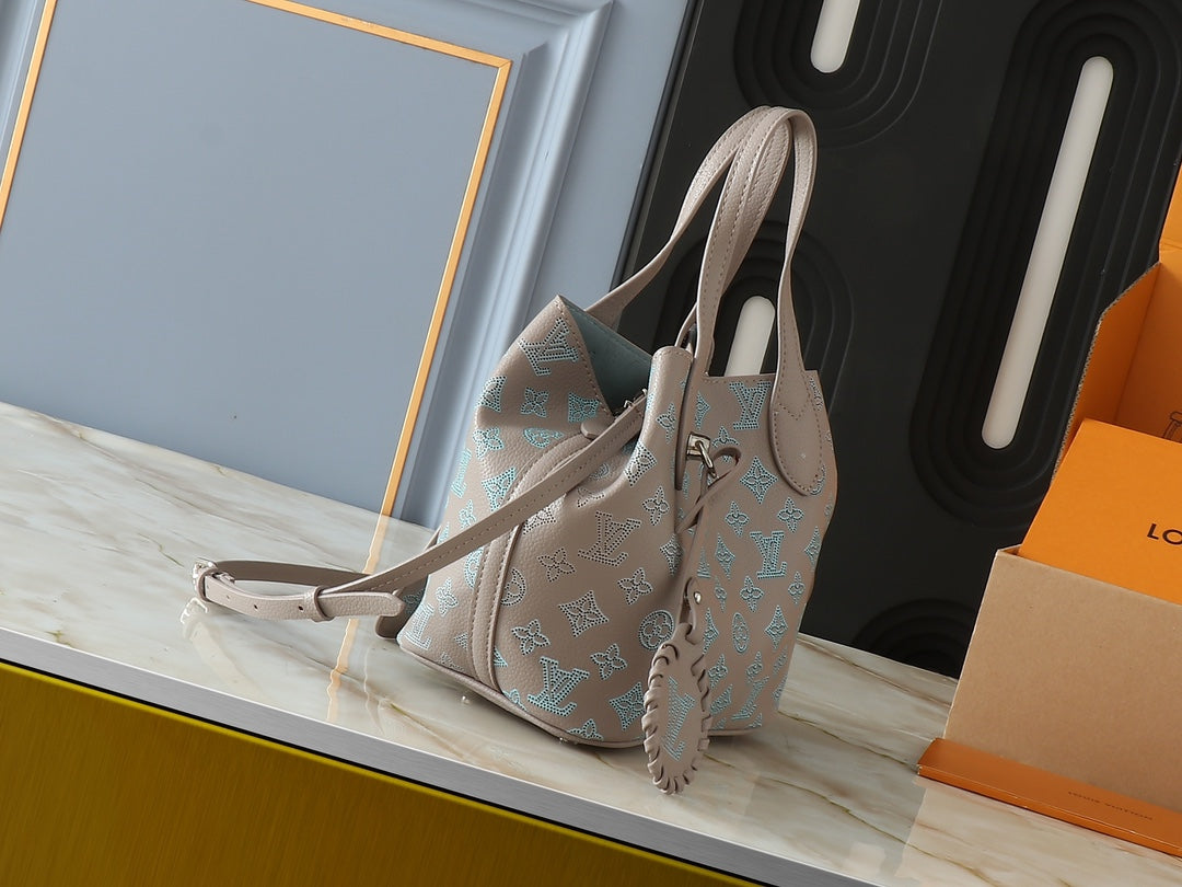 1XE58BDE Stylish leather bag