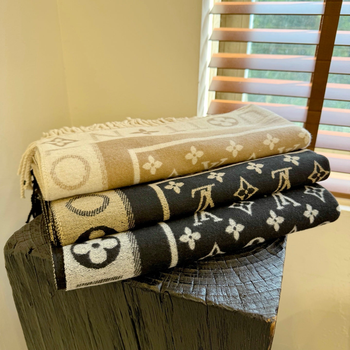 185ZE34WDE Stylish Winter Scarves