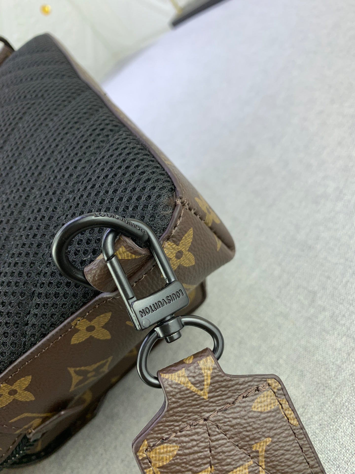 2XE340BDE Stylish leather bag 