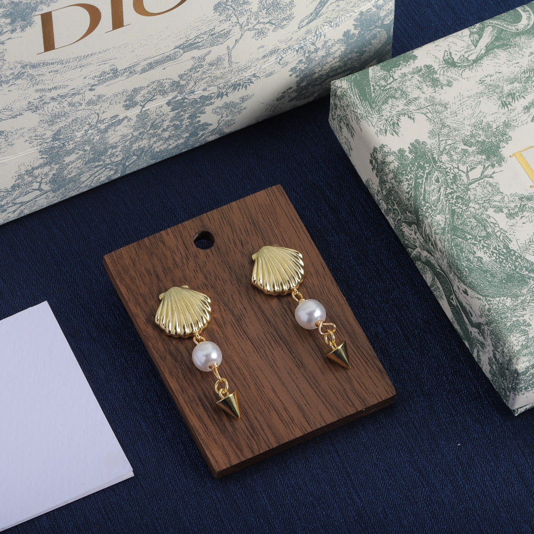 1YD240EDE Stylish Earrings