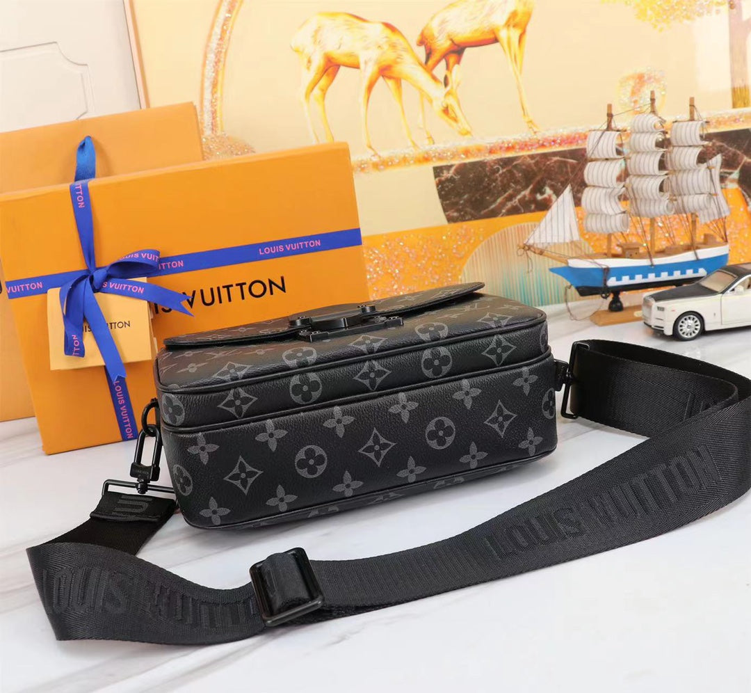 2XE137BDE Stylish leather bag 