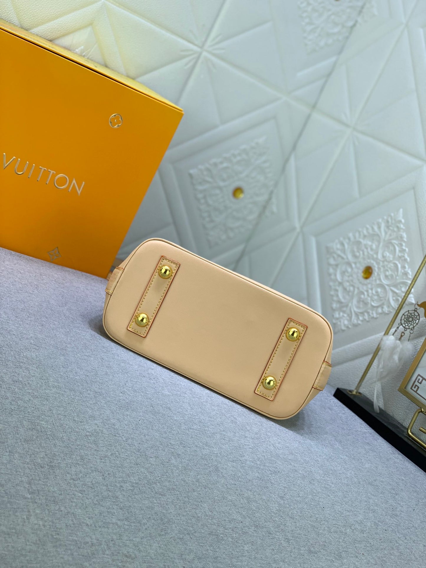 2XE335BDE Stylish leather bag 